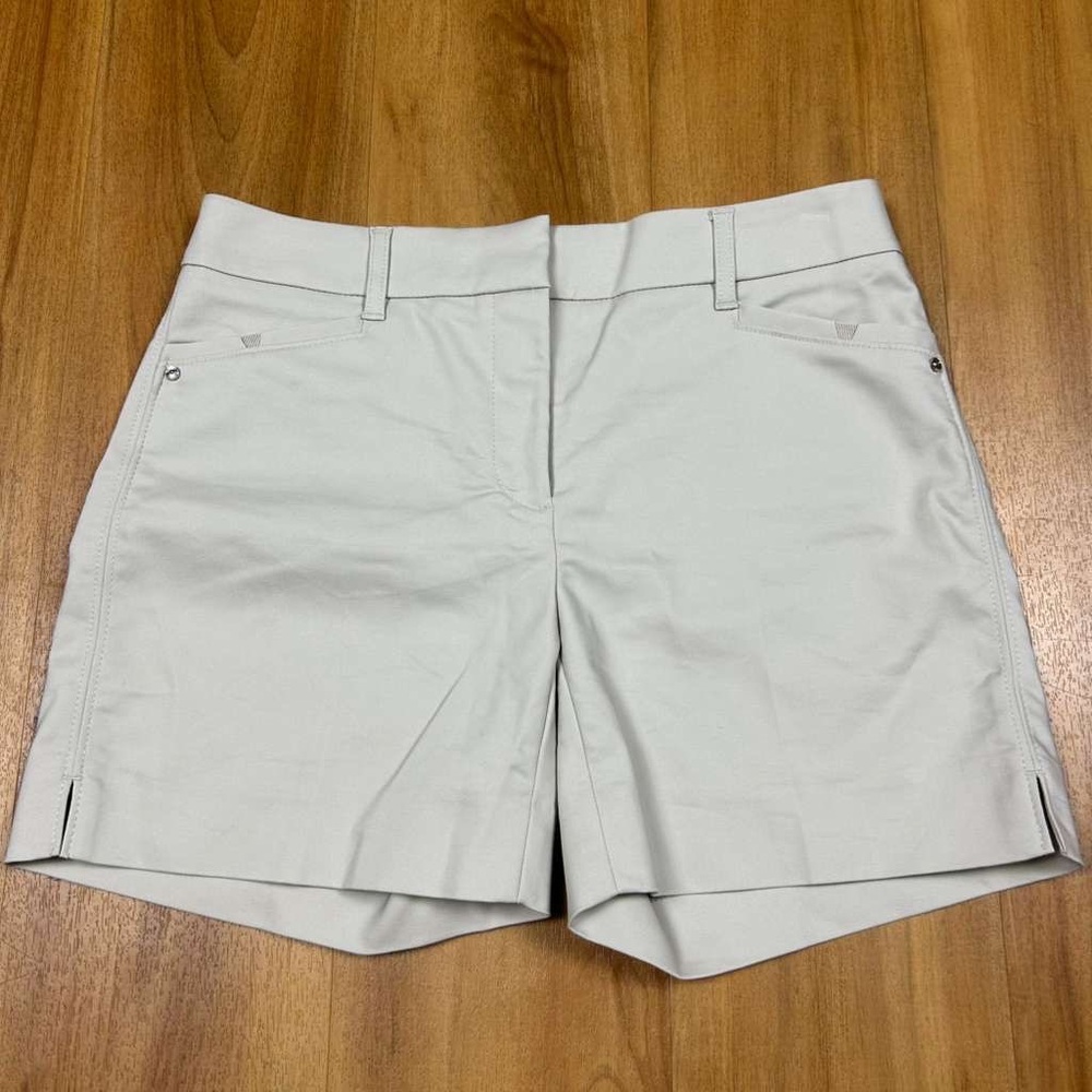 White House Black Market Women's Light cream Bermuda Shorts size:00
